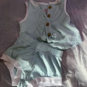 Baby girl crop top and shorts